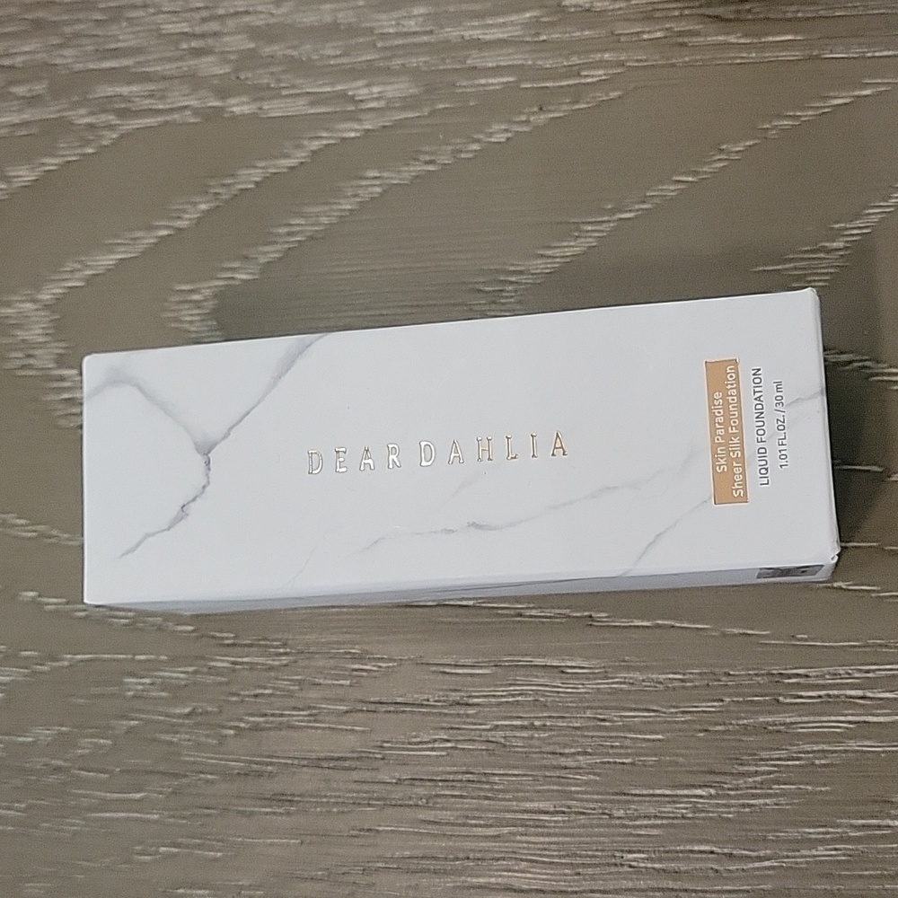 Dear Dahloa Skin Paradise Sheer Silk Foundation